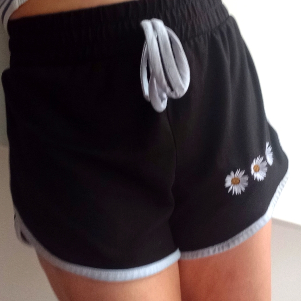 💫Streetwear Society Black Women's Shorts with Daisy Embroidery